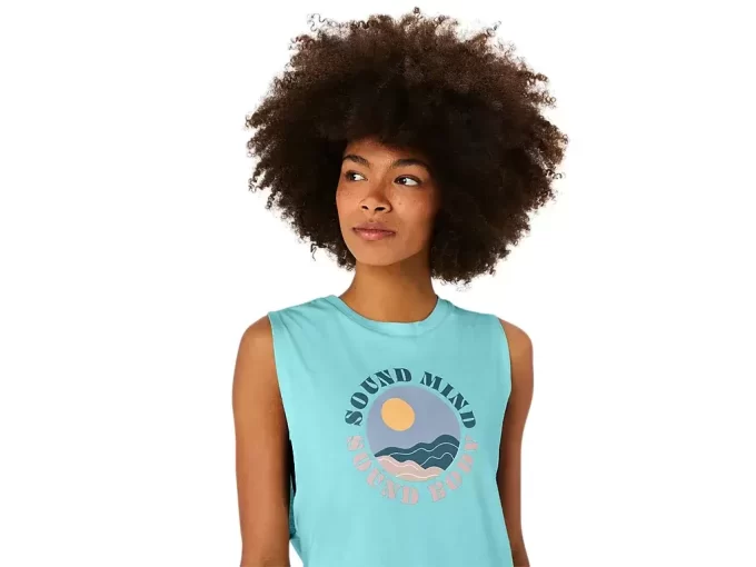 ASICS MUSCLE T-SHIRT MIT SLOGAN „SUN IN THE SKY“ FÜR DAMEN