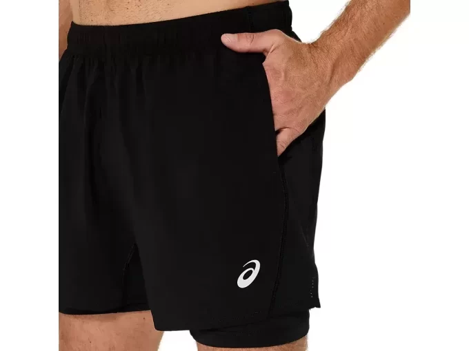 ASICS SILBERNE 2N1 5IN KURZE ASICS SILBERNE 2N1 5IN KURZE