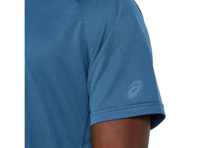 BELÜFTETES STRICK-OBERTEIL MIT KURZEN ÄRMELN BELÜFTETES STRICK-OBERTEIL MIT KURZEN ÄRMELN