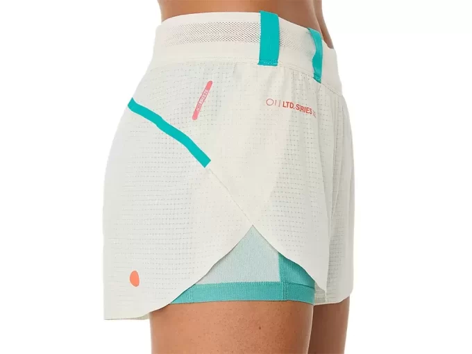 METARUN SPLIT SHORT IN LIMITIERTER SERIEN METARUN SPLIT SHORT IN LIMITIERTER SERIEN