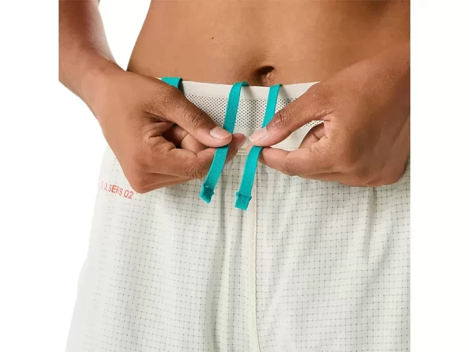 METARUN SPLIT SHORT IN LIMITIERTER SERIEN METARUN SPLIT SHORT IN LIMITIERTER SERIEN