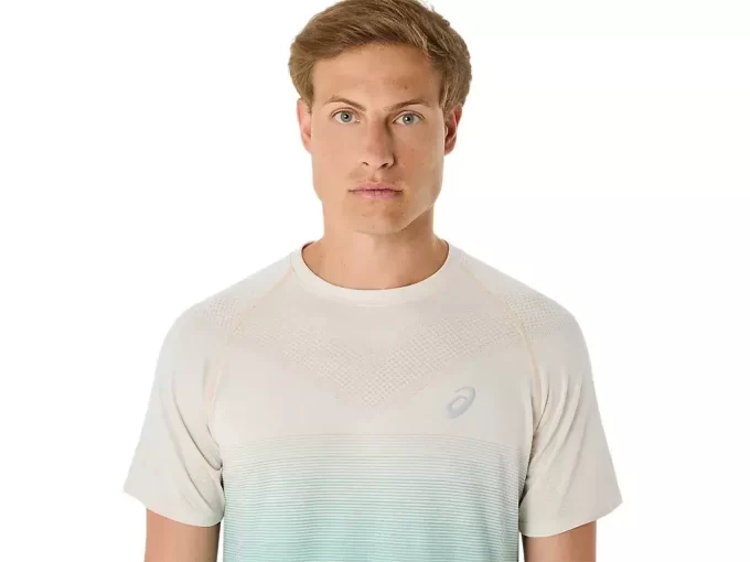 NAHTLOSES KURZARM-OBERTEIL FÜR HERREN NAHTLOSES KURZARM-OBERTEIL FÜR HERREN