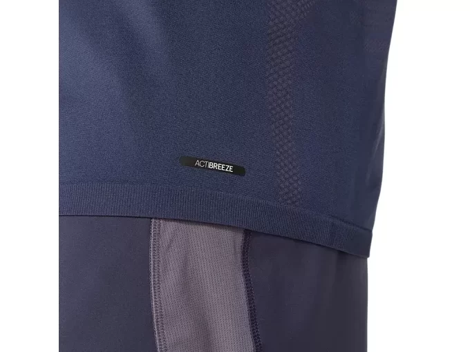 NAHTLOSES KURZARM-OBERTEIL FÜR HERREN NAHTLOSES KURZARM-OBERTEIL FÜR HERREN