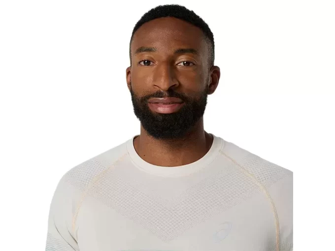 NAHTLOSES LANGARM-TOP FÜR HERREN NAHTLOSES LANGARM-TOP FÜR HERREN