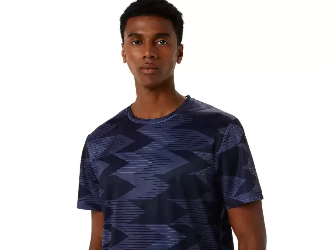 SAISONALES KURZARM-TOP MIT ALLOVER-PRINT SAISONALES KURZARM-TOP MIT ALLOVER-PRINT