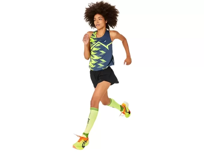 TANK MIT LEICHTER GRAFIK TANK MIT LEICHTER GRAFIK