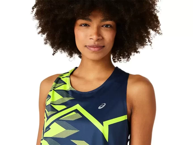 TANK MIT LEICHTER GRAFIK TANK MIT LEICHTER GRAFIK