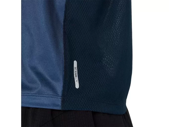 TANK MIT LEICHTER GRAFIK TANK MIT LEICHTER GRAFIK