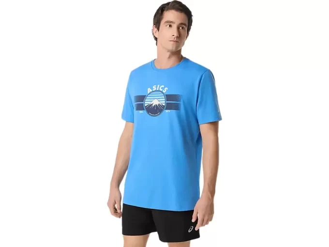 UNISEX ASICS EST 1977 MOUNTAIN T-SHIRT UNISEX ASICS EST 1977 MOUNTAIN T-SHIRT