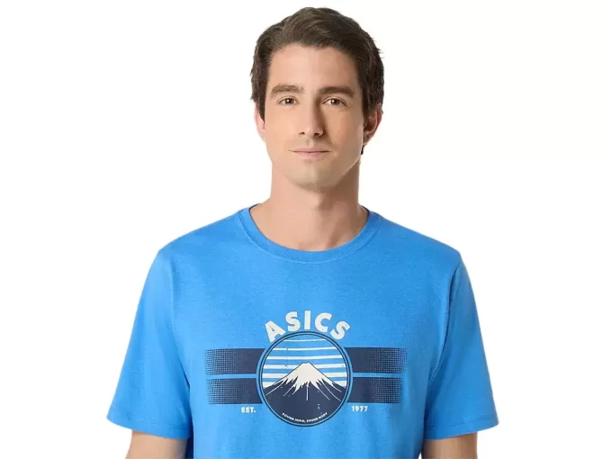 UNISEX ASICS EST 1977 MOUNTAIN T-SHIRT UNISEX ASICS EST 1977 MOUNTAIN T-SHIRT