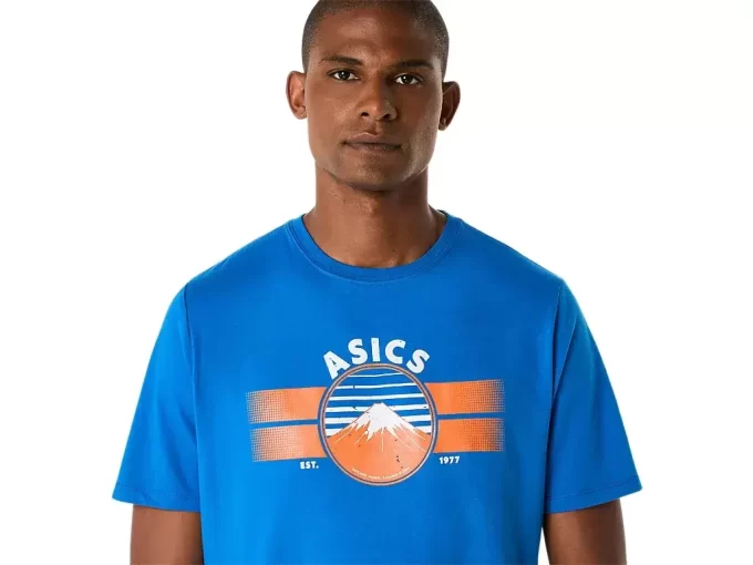 UNISEX ASICS EST 1977 MOUNTAIN T-SHIRT UNISEX ASICS EST 1977 MOUNTAIN T-SHIRT